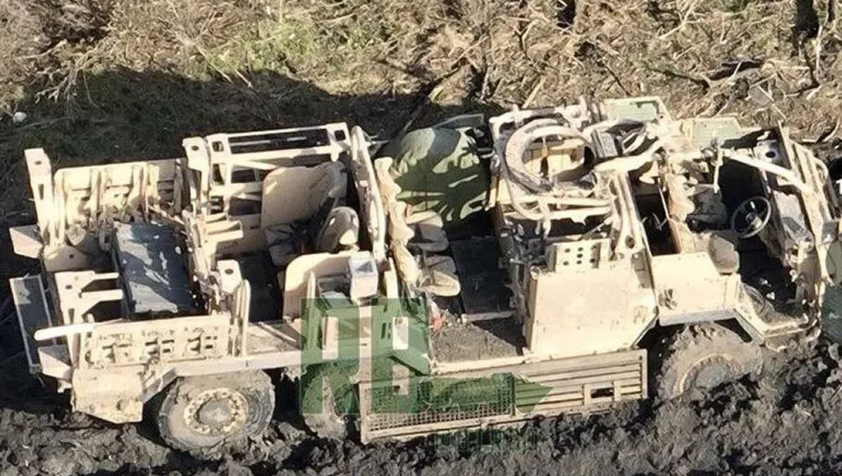 Mud & Dust: Australian Army Vehicles ＆ Mud & Dust: Australian